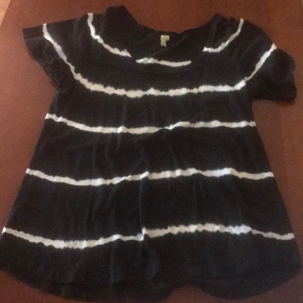 Free society short sleeve black and white shirt